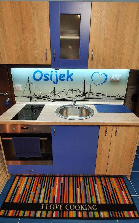 Design Apartments Red Blue Osijek Ngoại thất bức ảnh