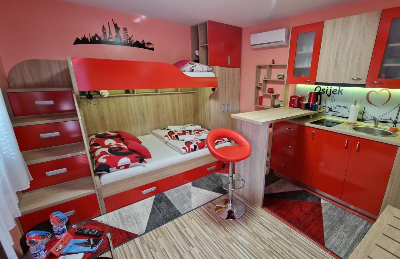 Design Apartments Red Blue Osijek Ngoại thất bức ảnh