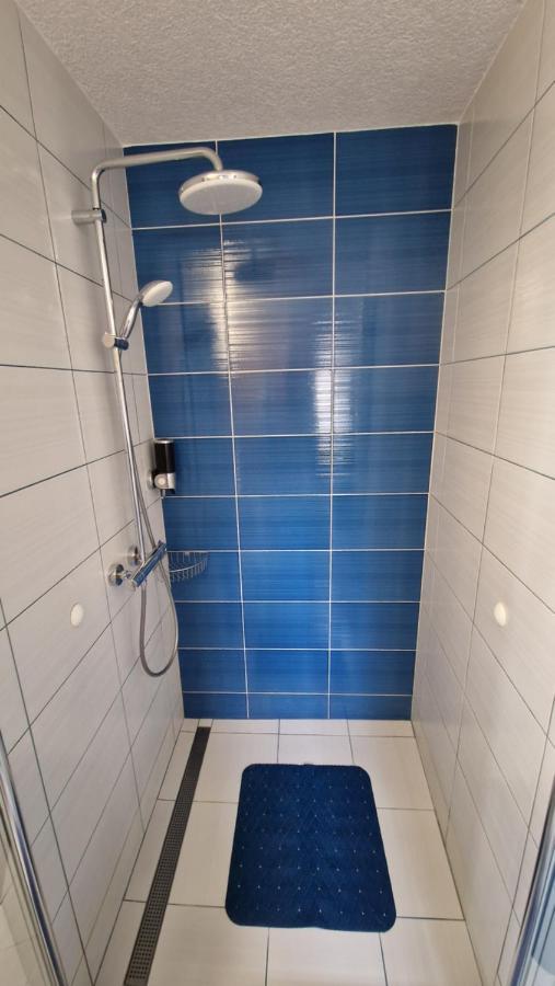 Design Apartments Red Blue Osijek Ngoại thất bức ảnh