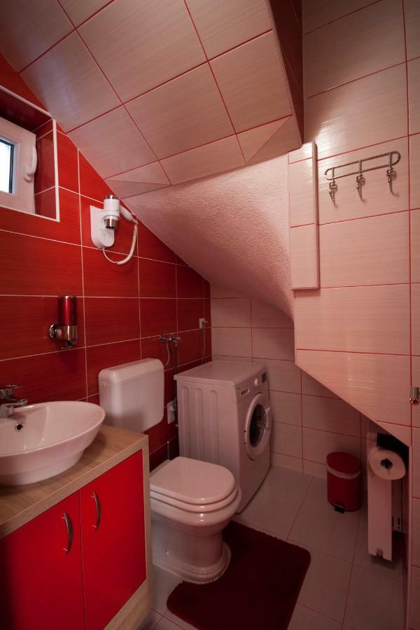 Design Apartments Red Blue Osijek Ngoại thất bức ảnh