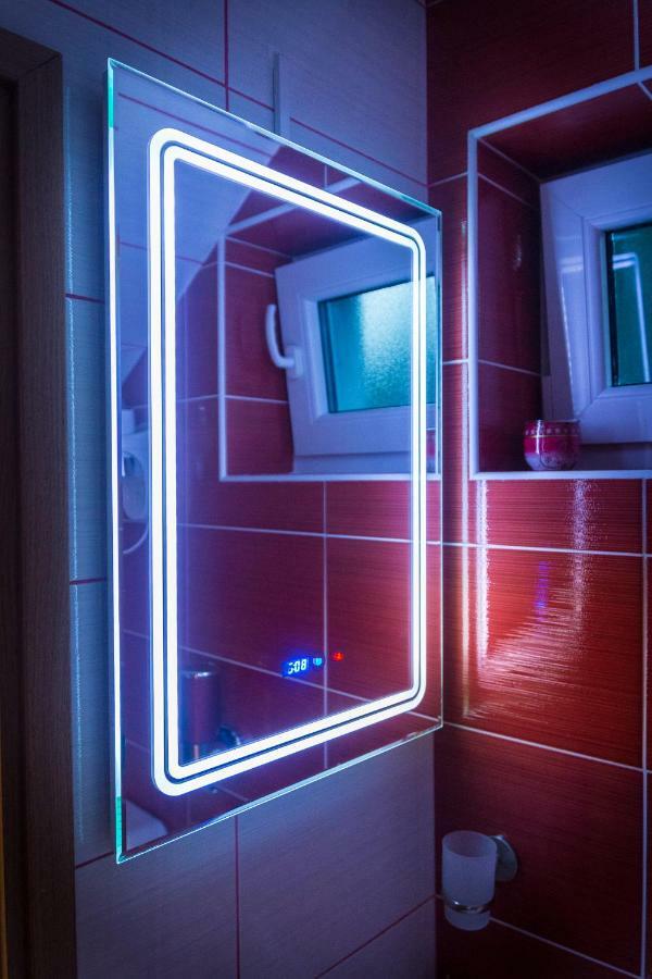 Design Apartments Red Blue Osijek Ngoại thất bức ảnh