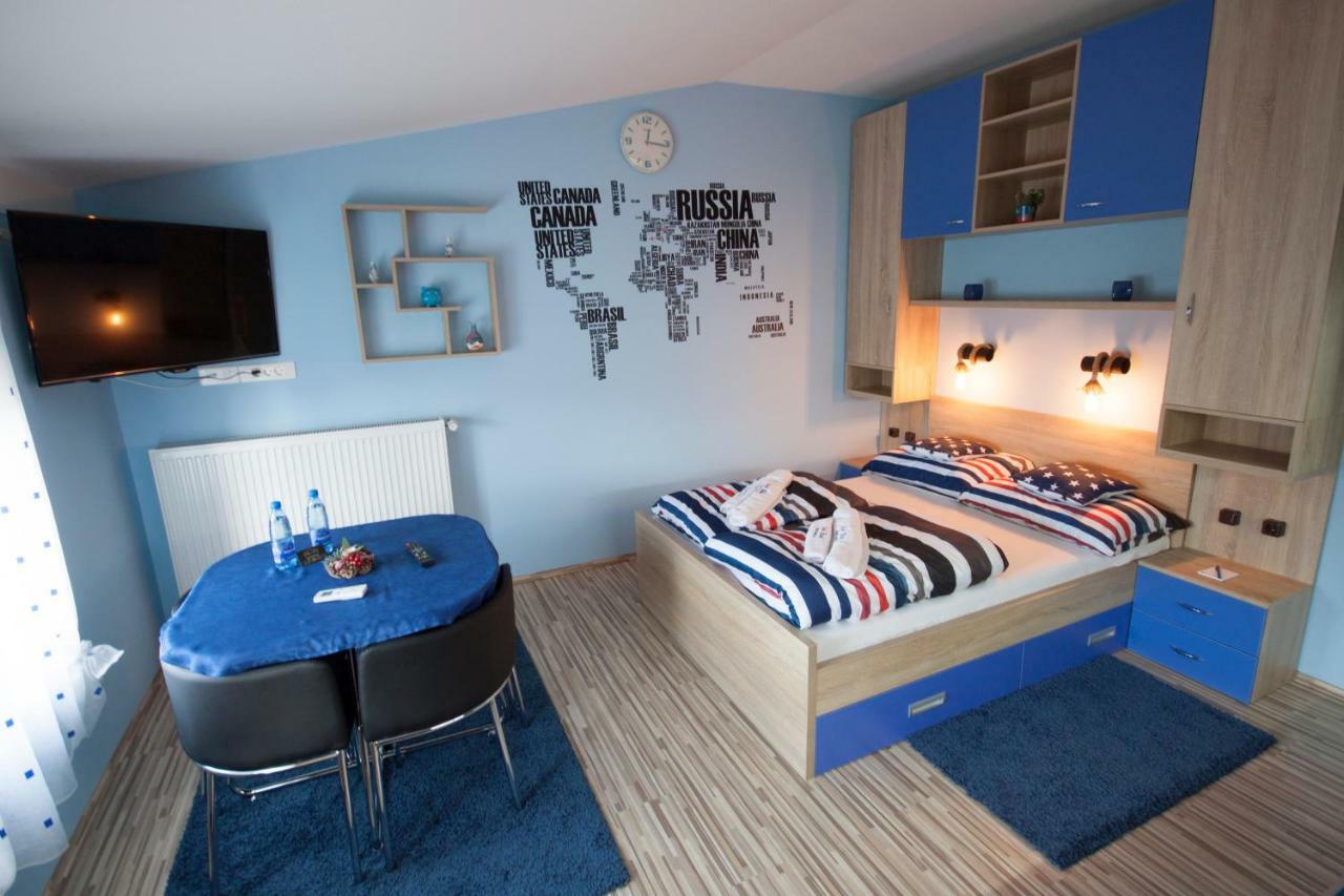 Design Apartments Red Blue Osijek Ngoại thất bức ảnh