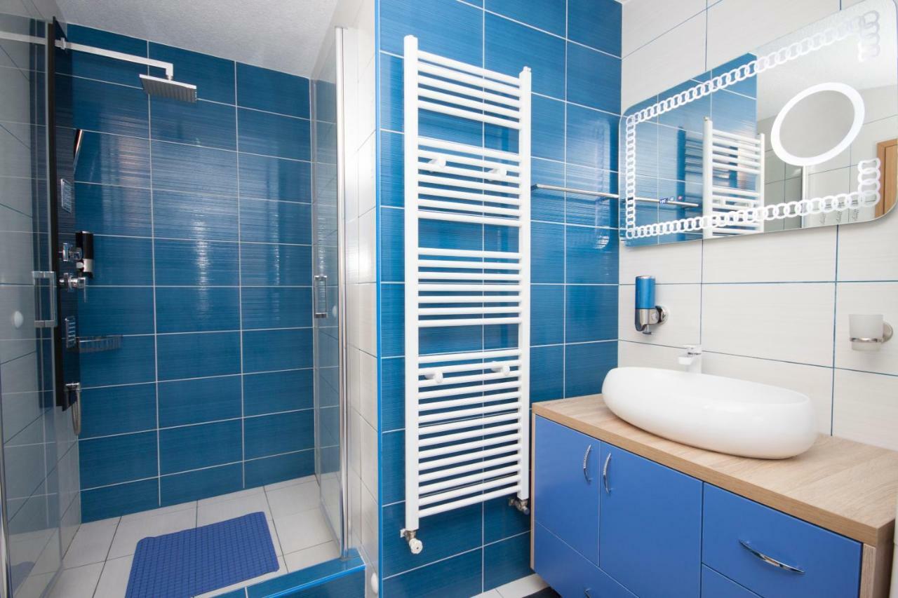 Design Apartments Red Blue Osijek Ngoại thất bức ảnh