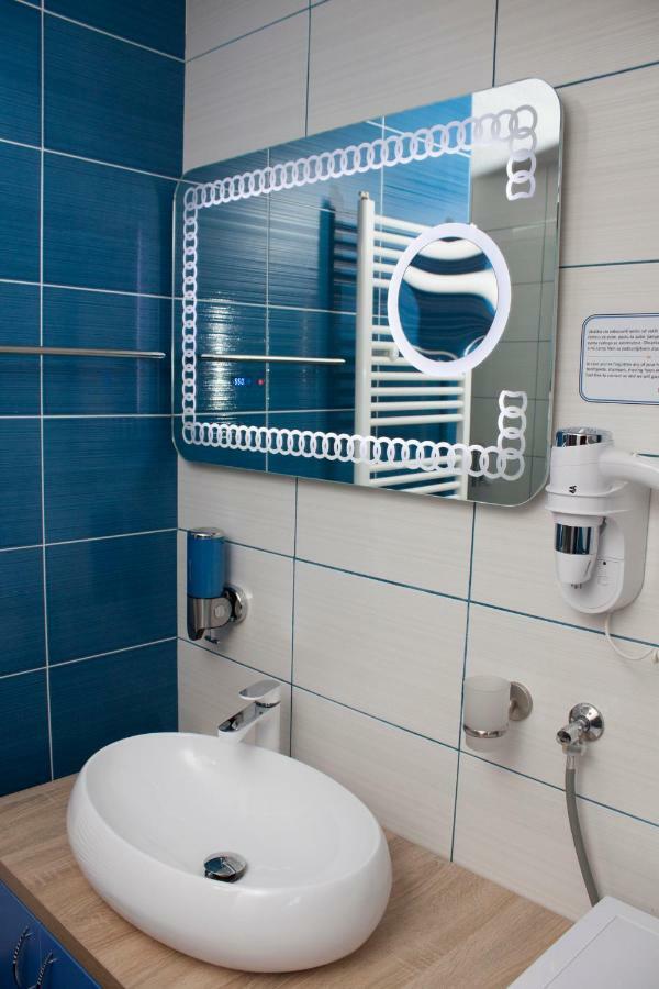 Design Apartments Red Blue Osijek Ngoại thất bức ảnh